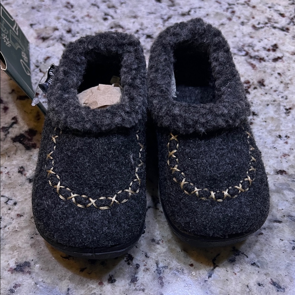 New - Kamik Cozycabin 2 Kids Infant-Toddler Black Slipper in Size 5
